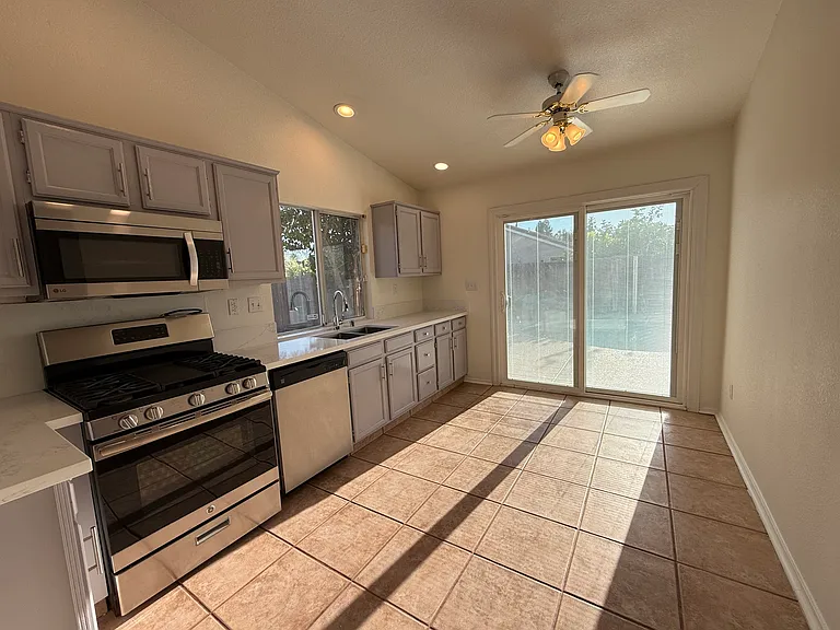 8568 Derlin Way — Photo 15