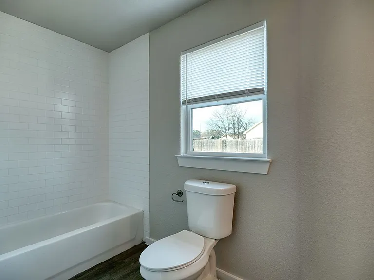 520 W FM 243 — Photo 9