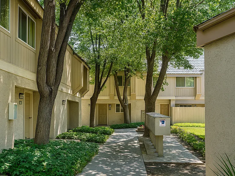 Sunridge Townhomes — Photo 18