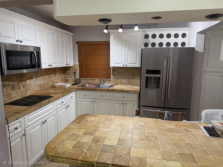 18610 NW 47th Ct — Photo 5