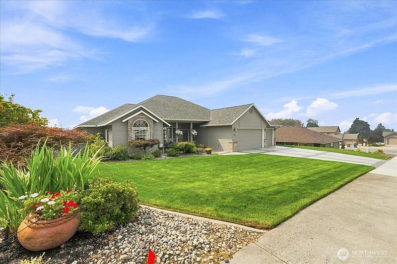 2nd image of 628 Briarwood Drive