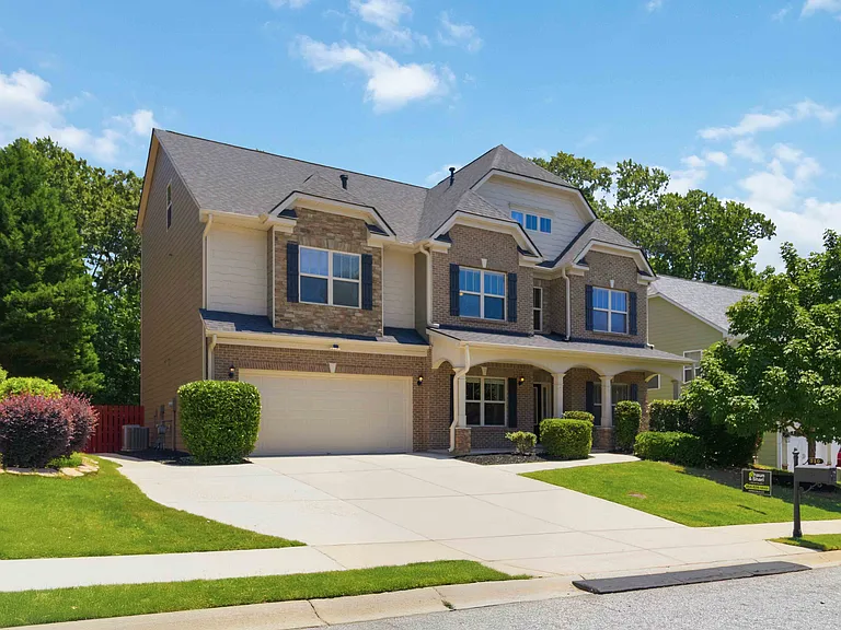310 Strasburg Dr — Photo 3