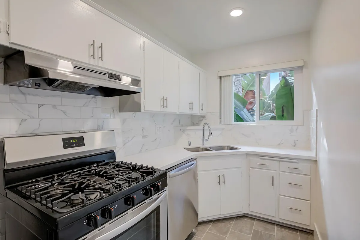 Building Photo - 1800 Prosser Ave #8