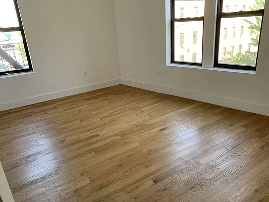 Rented by Tapiro Realty | media 2