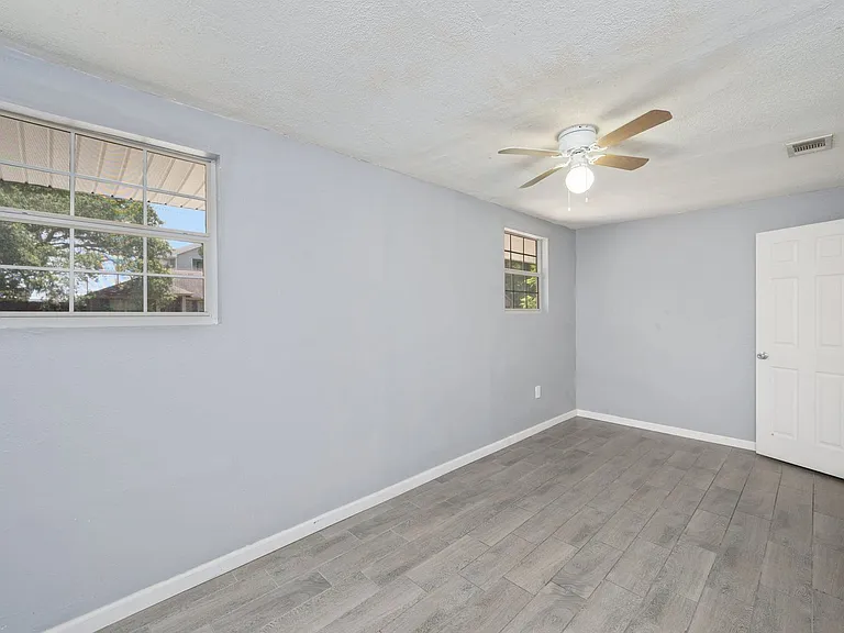 205 Pine St — Photo 22