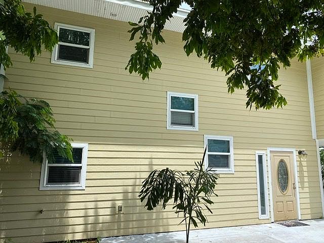 1st image of 205 9th Ave N