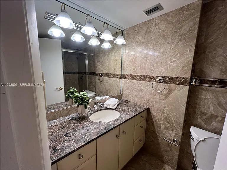 18041 Biscayne Blvd #1104 — Photo 17