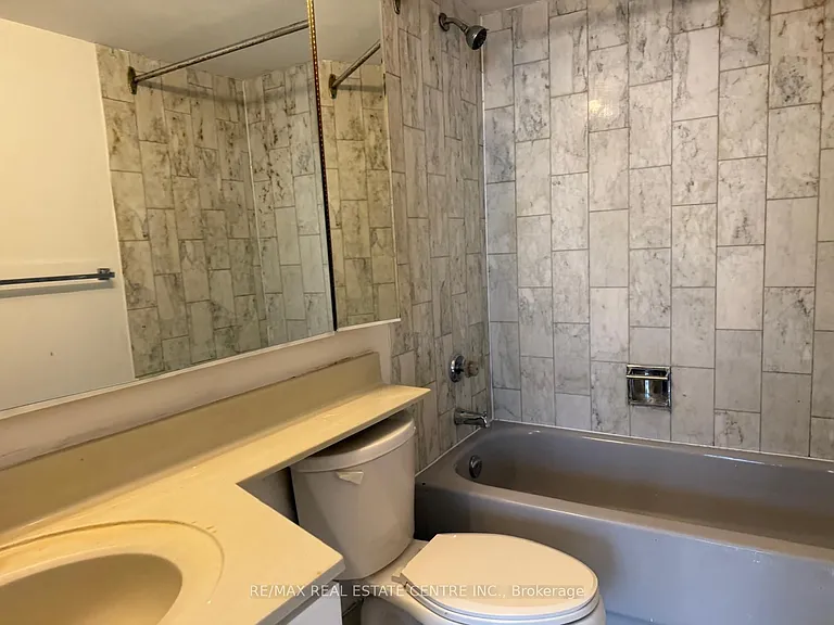 265 Enfield Pl #1403 — Photo 2