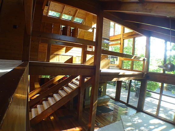 2nd image of 384 Hickory Ln