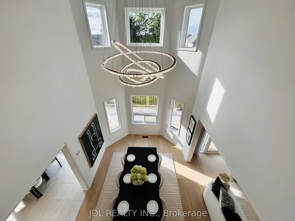 36 Chartwell Cres, Georgina, ON L4P 3N8