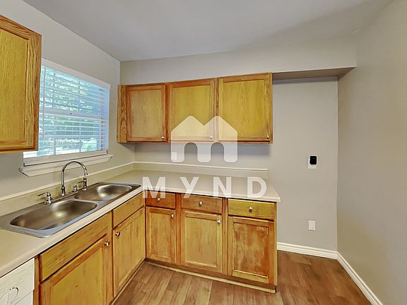 3rd image of 604 Floyd St