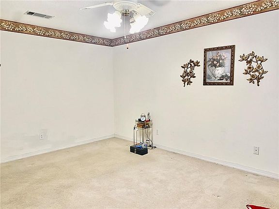 3rd image of 1924 Edgemere Dr