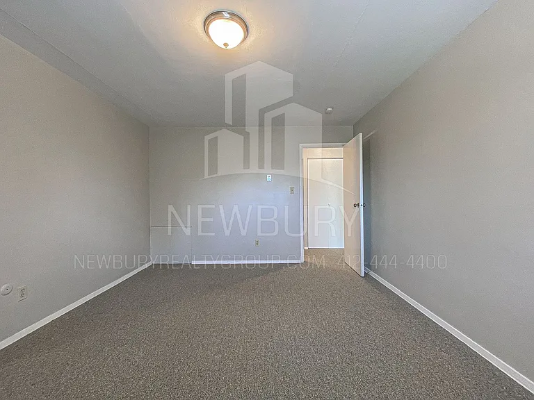 Poplar Apartments — Photo 21