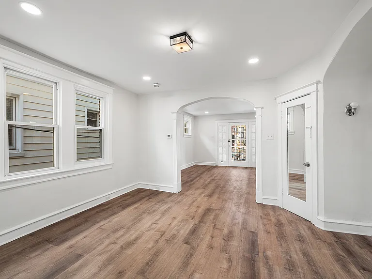 5748 Dunlap St — Photo 8