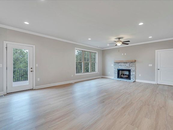 5th image of 7098 Parkway View Trl
