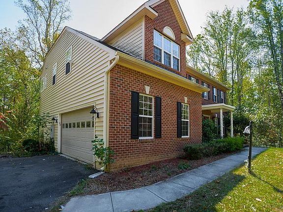 3rd image of 22 Ashburn Ln