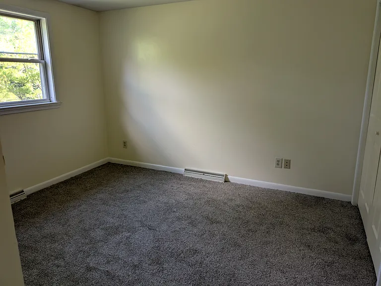 712-714 Berkshire Ln — Photo 7