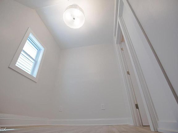 4th image of 1624 N Washtenaw Ave #1