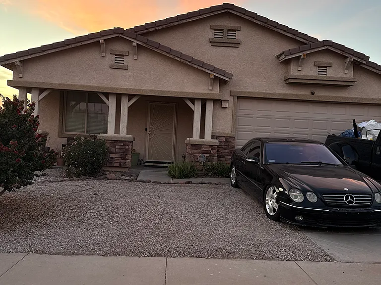 7146 S 68th Gln — Photo 3