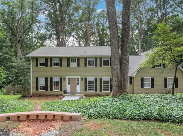 2225 Mountain Creek Dr, Stone Mountain, GA 30087