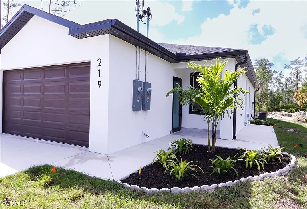 3 bed, 2.0 bath, 1500 sqft, $2,200 — Photo 1