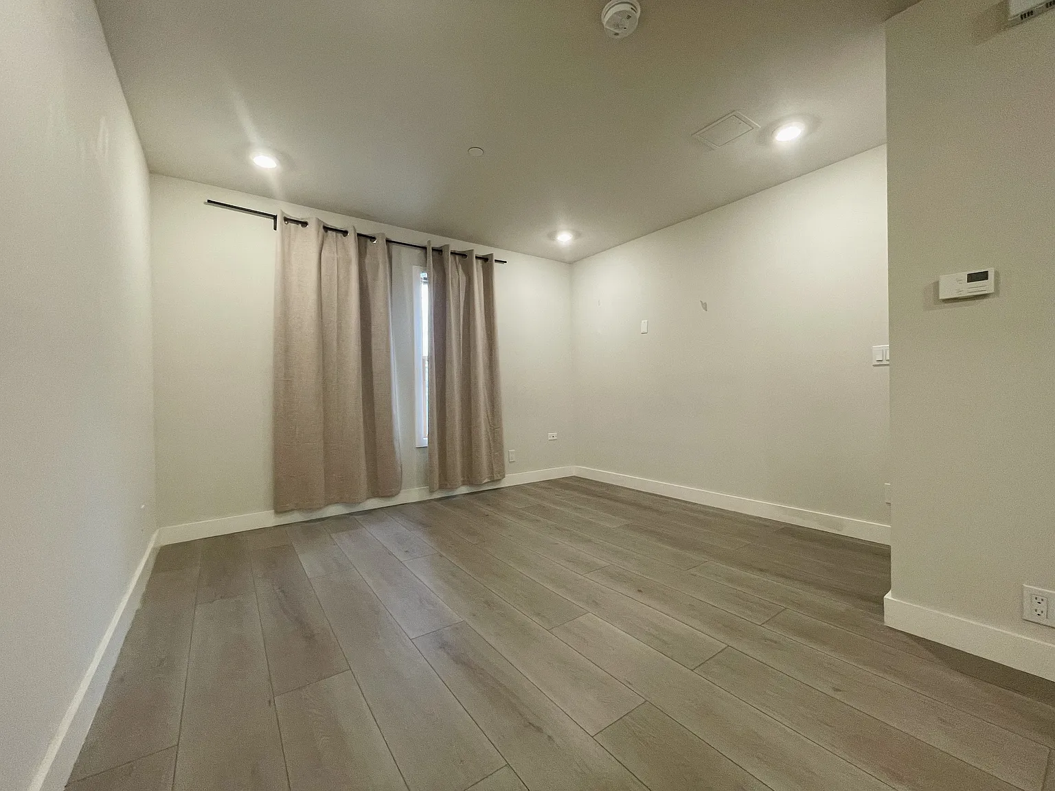 Studio, 225 sqft, $1,750 — Photo 4