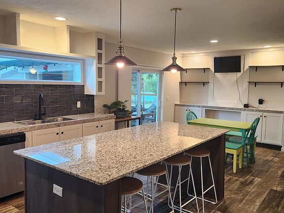 5th image of 310 Fields Dr