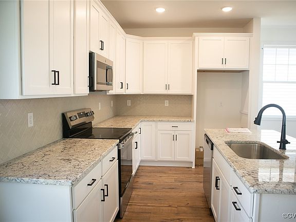4th image of 7906 Lyndale Dr