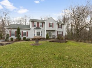 8 Nicole Ln, Flemington, NJ 08822