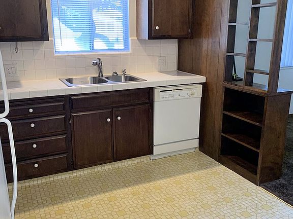 3rd image of 411 S School St APT 1