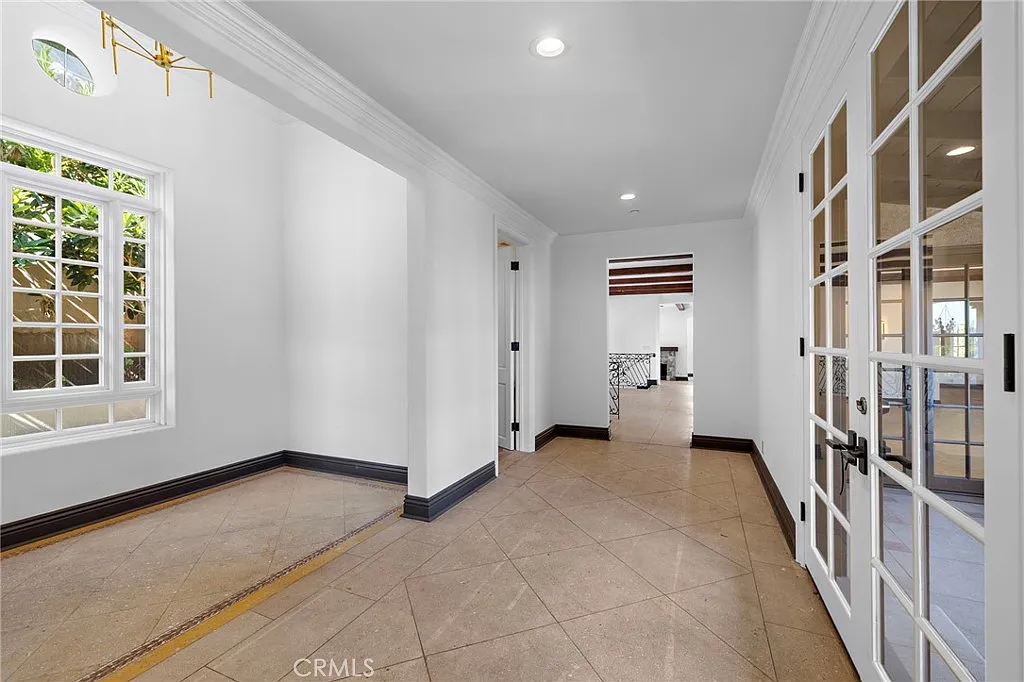 5 bed, 8.0 bath, 5875 sqft, $18,500 — Photo 4