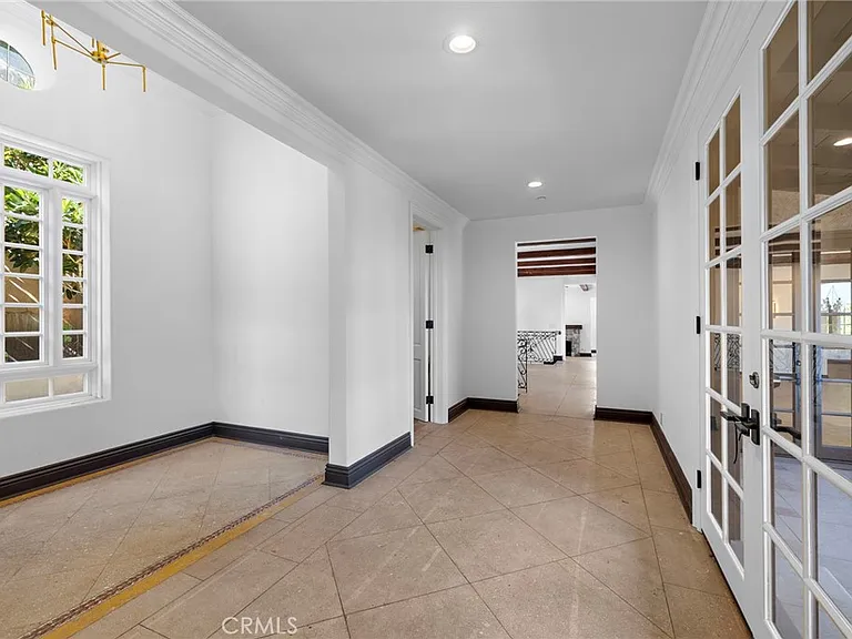 1316 Beverly Grove Pl — Photo 4