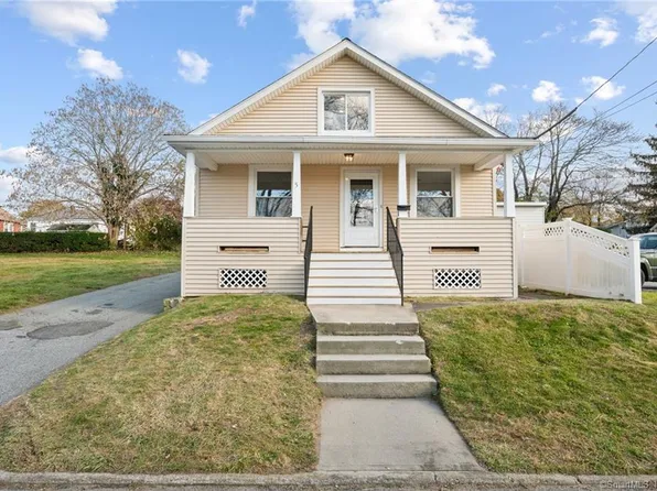 5 Tremont Street, Waterford, CT 06385