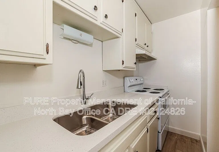 1645 Slater St #B5 — Photo 6
