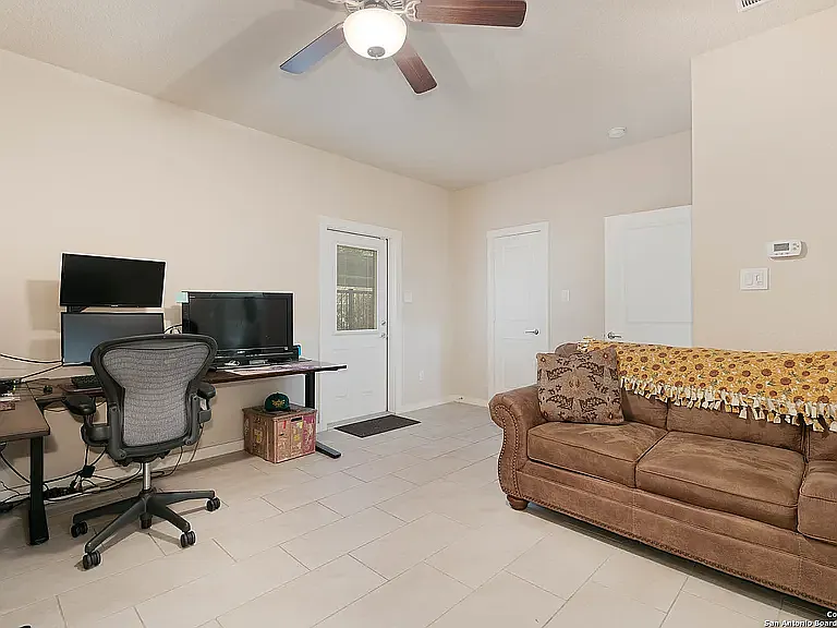 3831 Harry Wurzbach Rd #21 — Photo 8