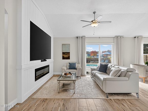 5th image of 852 MACKENZIE Circle