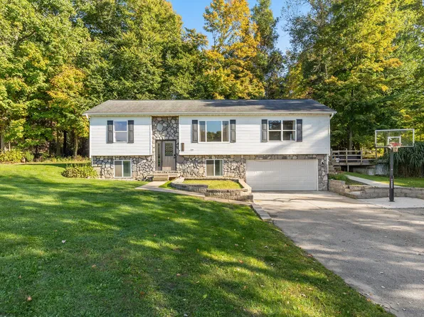 6927 Forestview Trl, Saranac, MI 48881