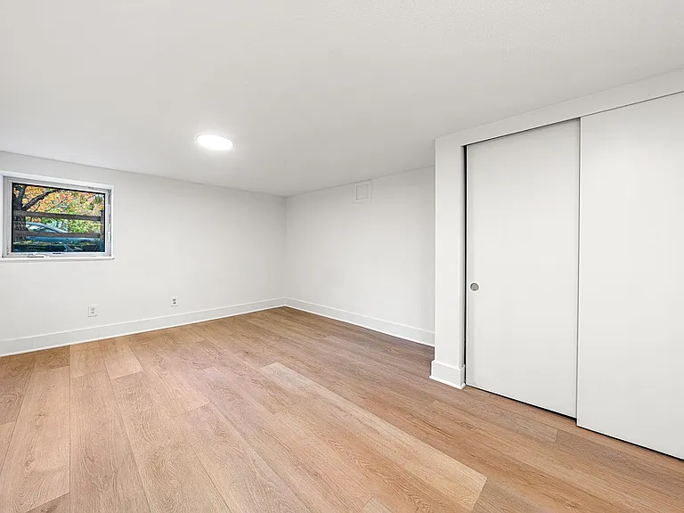 1611 E Spring St #B — Photo 8