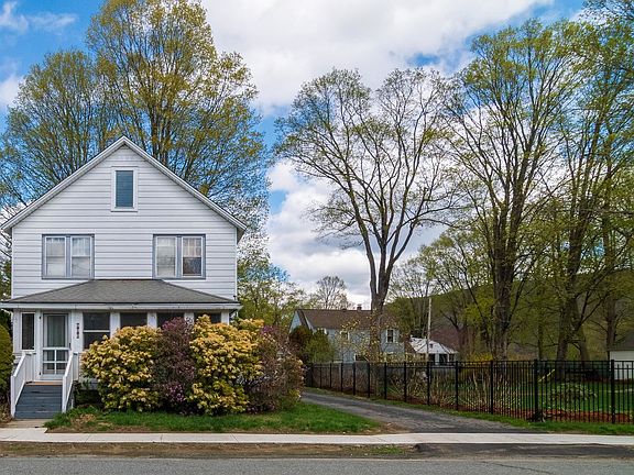 3rd image of 117 Oak Grove Avenue
