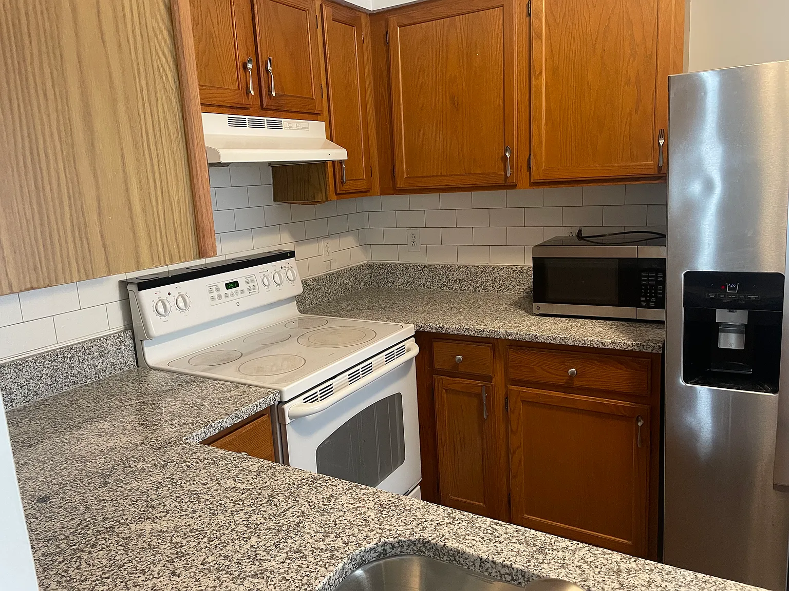 3 bed, 1008 sqft, $2,000 — Photo 4