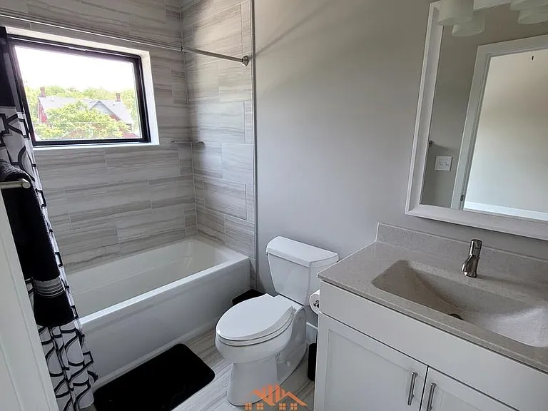 Brownstone Condominiums — Photo 42