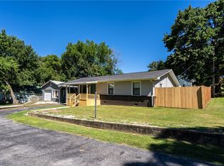 512 E Parks St, Prairie Grove, AR 72753