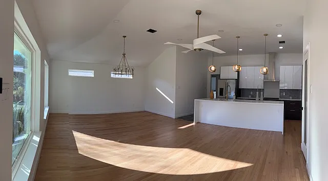 5 bed, 2800 sqft, $4,350 — Photo 2