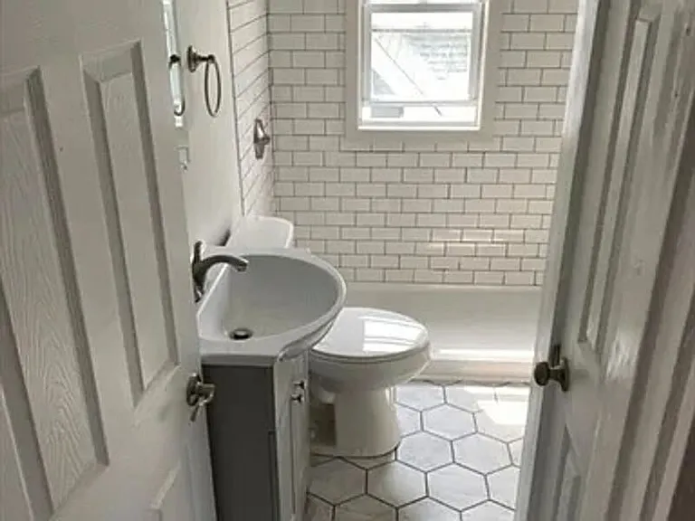 2033 Maple Ave #4 — Photo 8