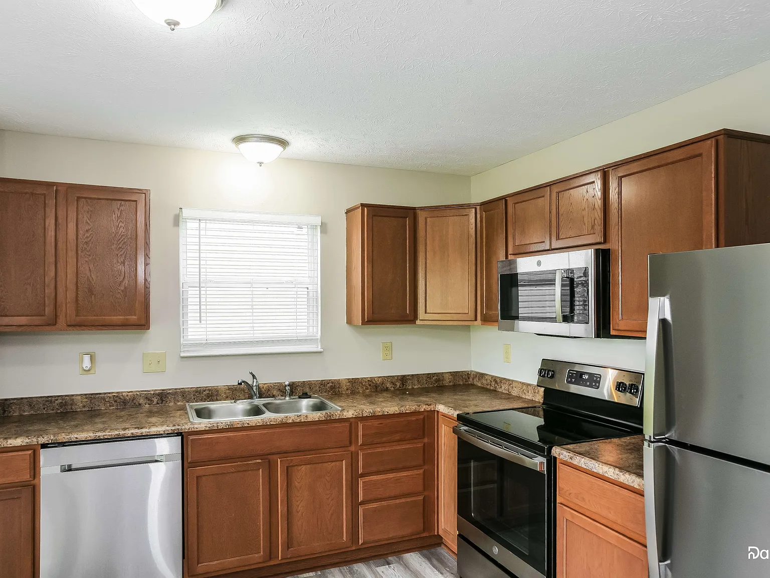 3 bed, 2.5 bath, 2226 sqft, $2,110 — Photo 3
