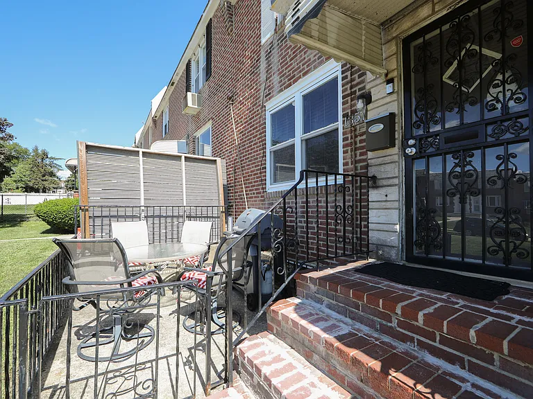 1357 Westbury Dr — Photo 6