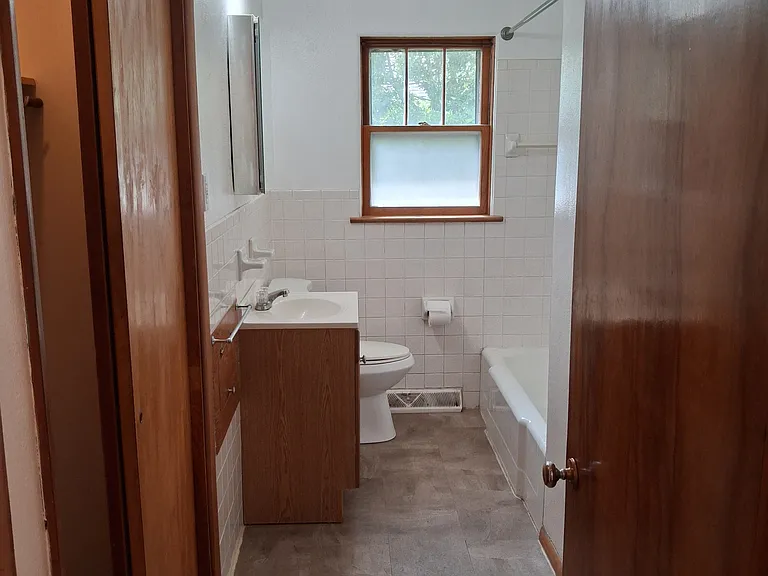 705 W Kelley St — Photo 9