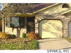 894 Lester Ave photo 1