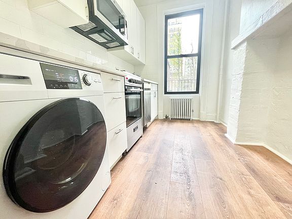 3rd image of 874 Lexington Ave