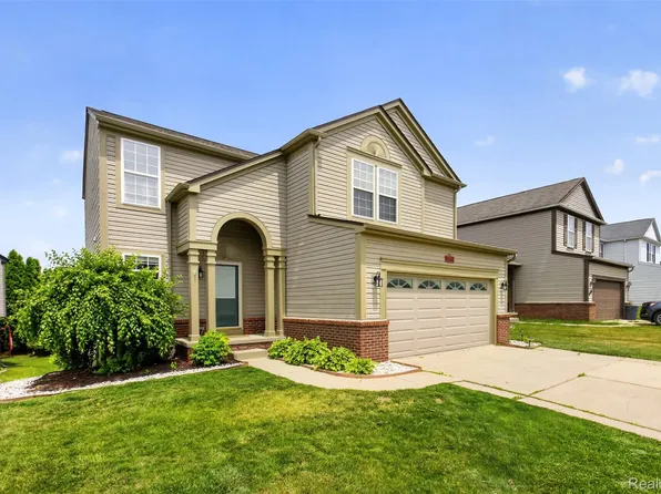 5001 Meadow Crest Cir, Holly, MI 48442